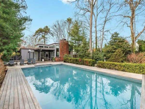 Luxurious 3-Bedroom Retreat in Hampton Bays - Your Coastal Escape Awaits